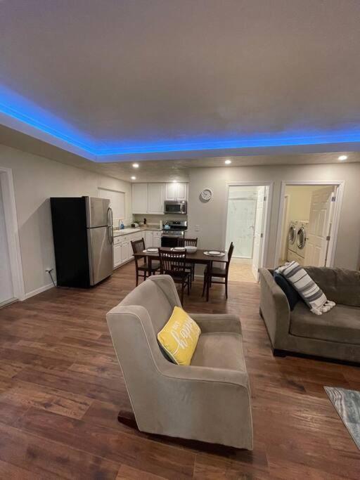 Ferienwohnung Brand New 2Br Cute Blue Led In North Fresno Exterior foto