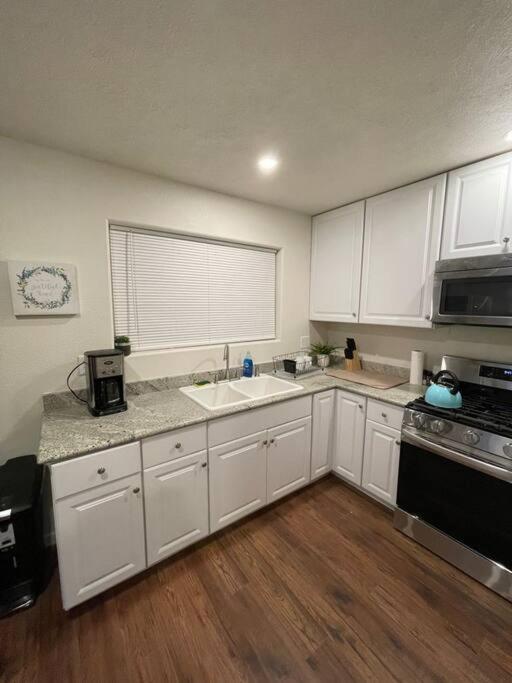 Ferienwohnung Brand New 2Br Cute Blue Led In North Fresno Exterior foto