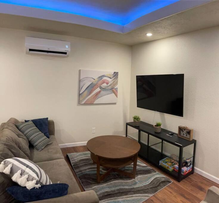 Ferienwohnung Brand New 2Br Cute Blue Led In North Fresno Exterior foto